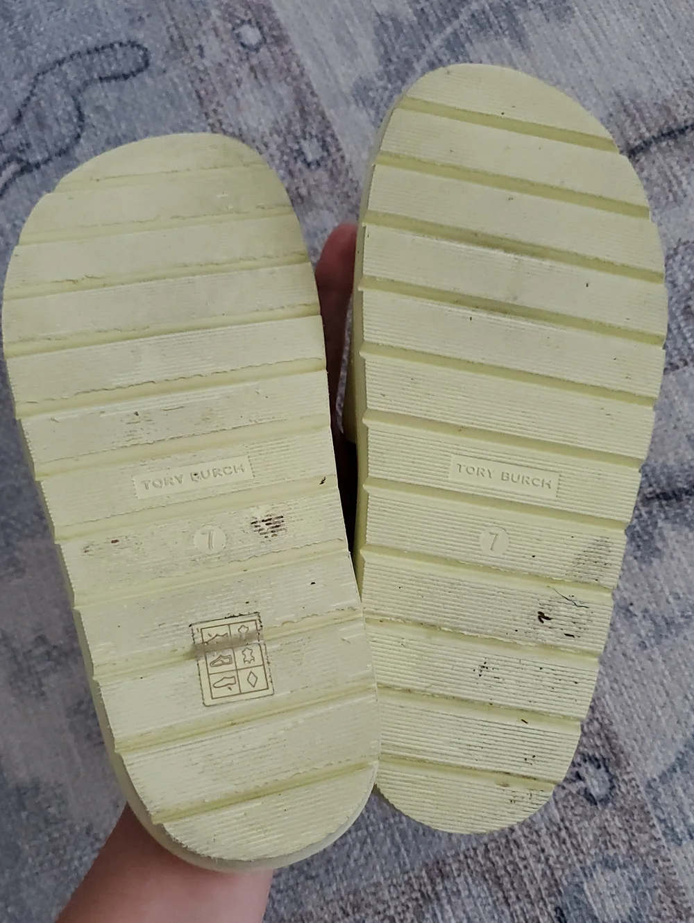Tory Burch Everly Anatomic Lug Slide Sandals Pale Yellow Slip On Shoes Sz7